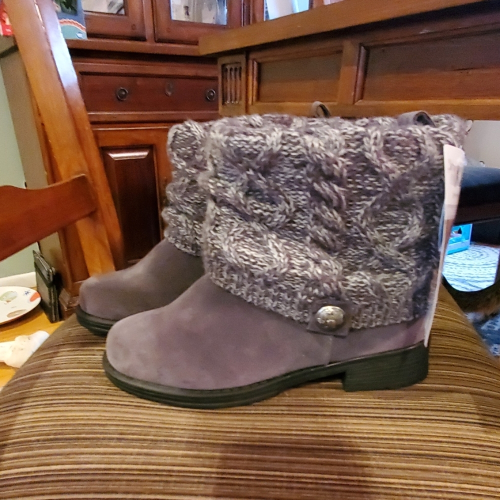 Water resistant boots